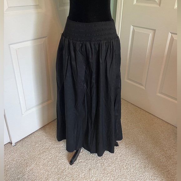 NWT Black Chico's Poplin Smocked Skirt -  Size 1 (8/10-M) - Picture 4 of 9